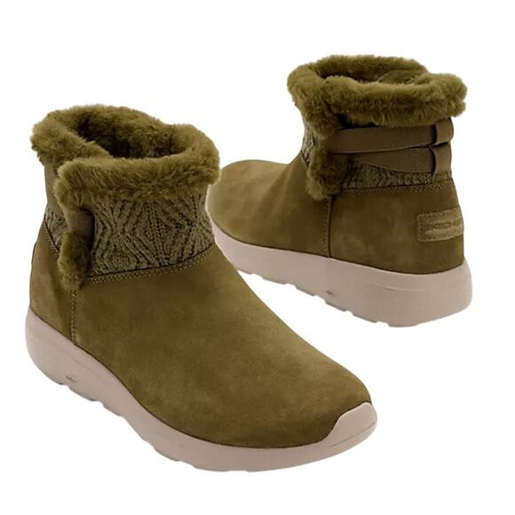 Skechers Womens On The Go City Booties US 8.5 M Green Suede Water Repellent NIB - Picture 1 of 11